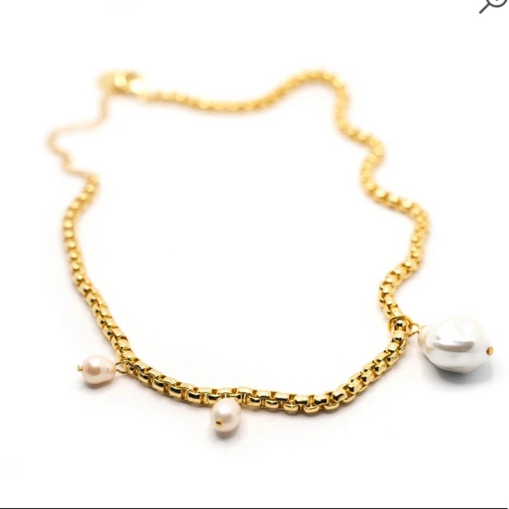 Dreamy Box Chain and Pearls Necklace